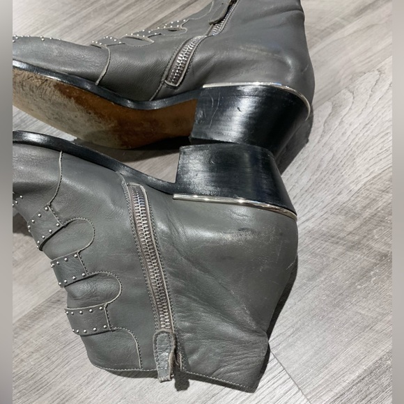 Chloé Susanna Short Boot in Grey / Silver Studs Size 38 1/2 - Picture 8 of 11